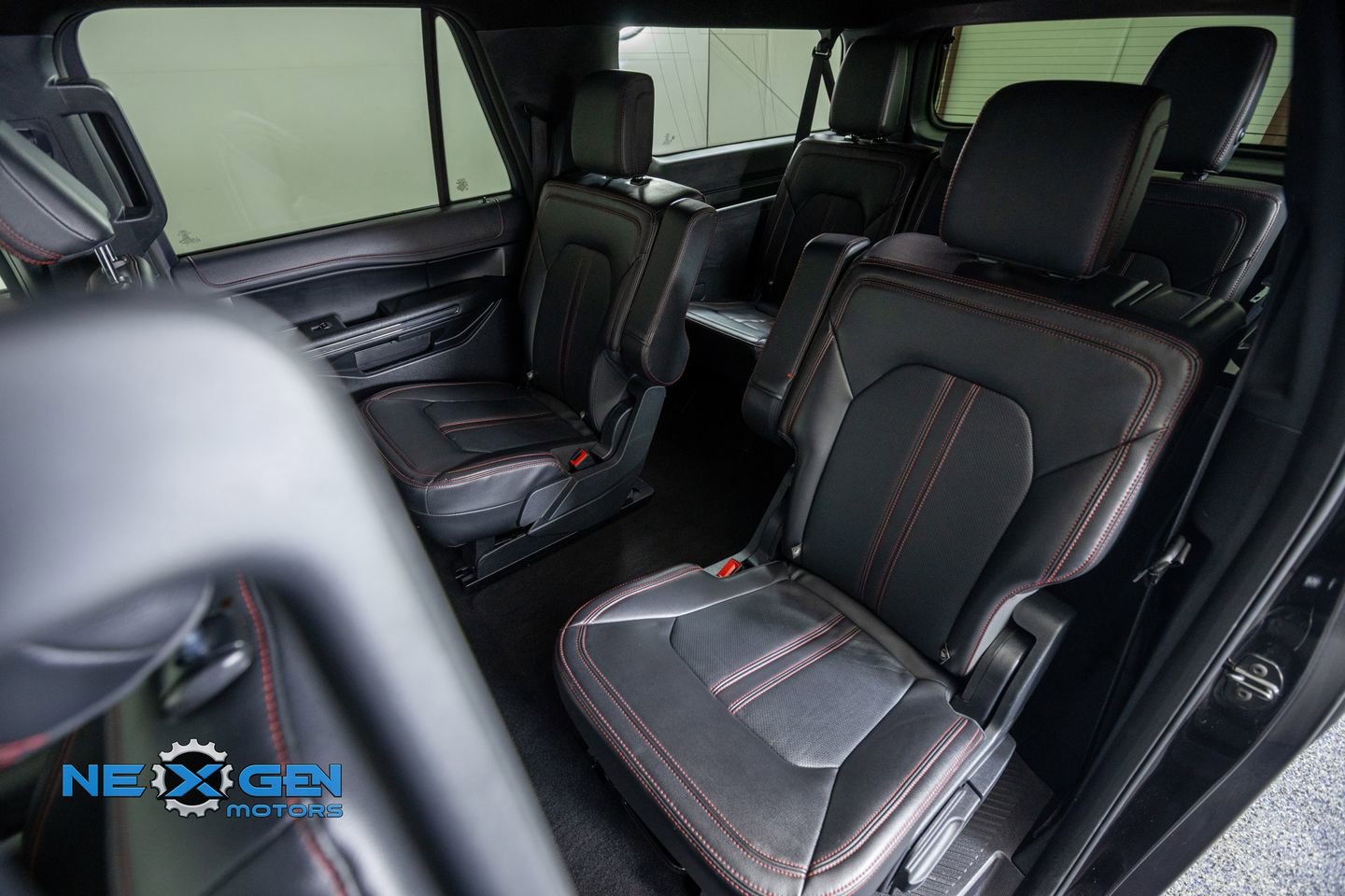 Used 2024 Ford Expedition Max Limited AWD/4WD image 32