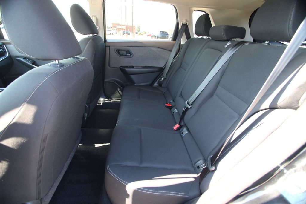 Used 2023 Nissan Rogue S AWD/4WD image 7