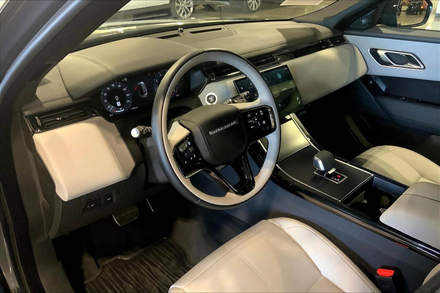 Used 2026 Land Rover Range Rover Velar Dynamic SE image 17