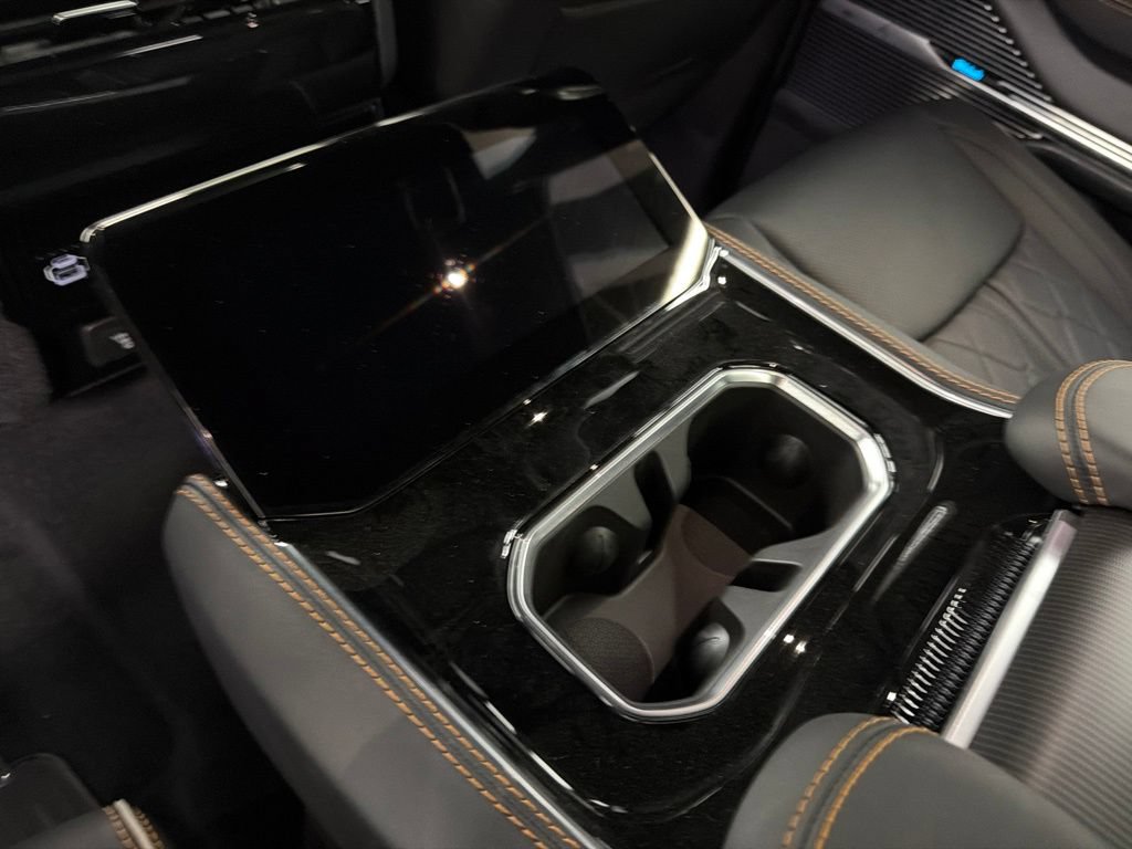 New 2026 Jeep Grand Wagoneer L Summit AWD/4WD image 16
