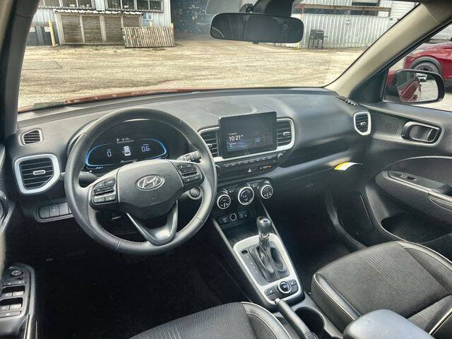 Used 2023 Hyundai Venue Limited w/ Cargo Package FWD image 10