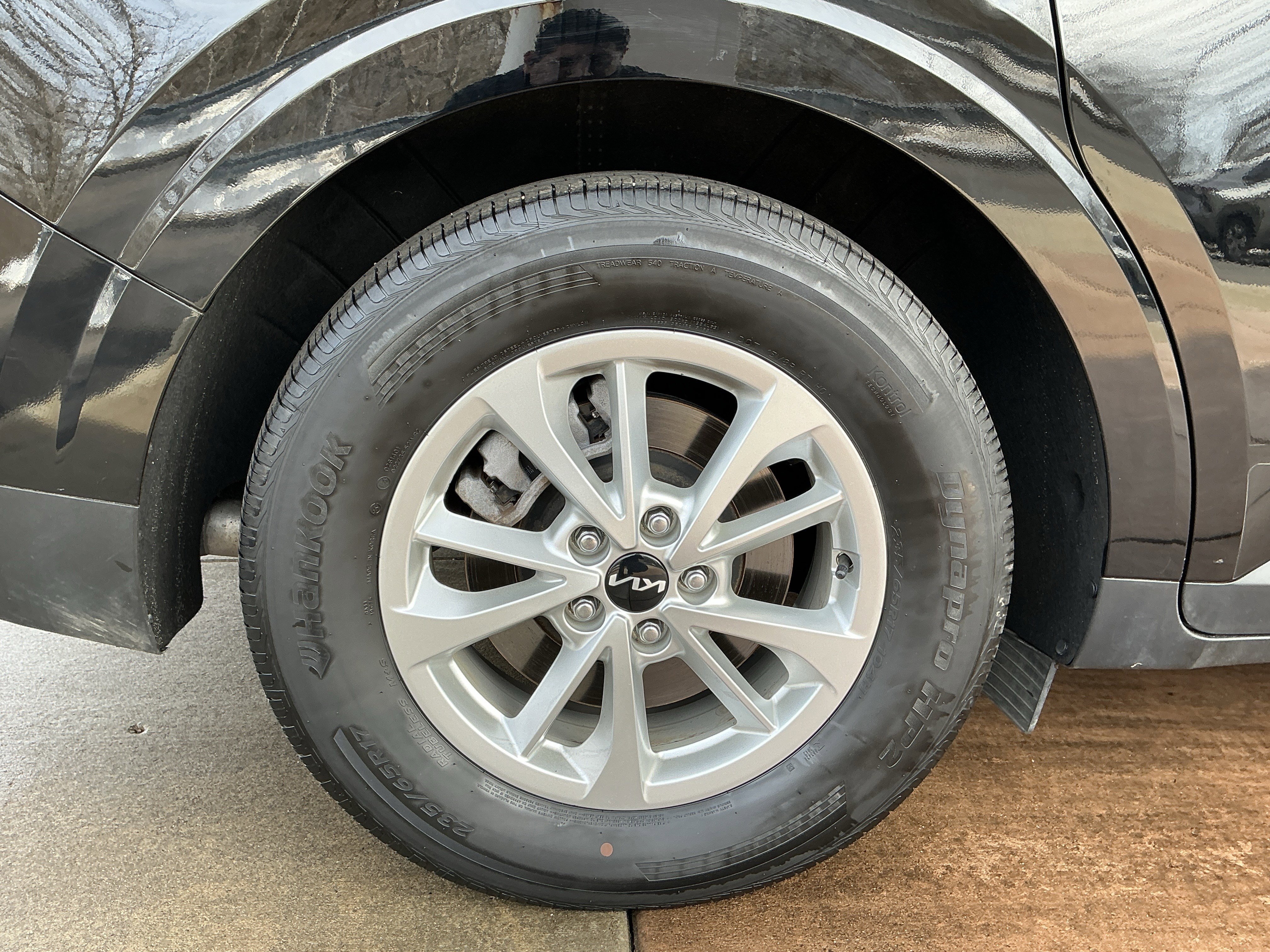 Used 2024 Kia Carnival LX image 29