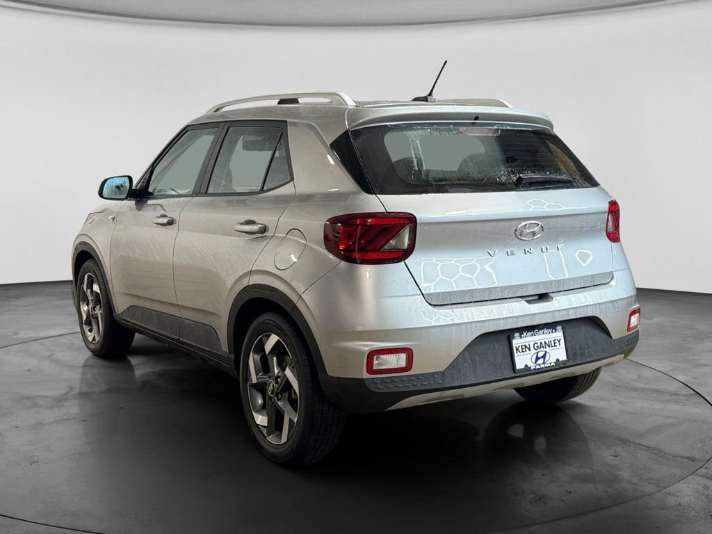 Used 2023 Hyundai Venue SEL FWD image 6