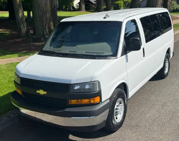 Used 2018 Chevrolet Express 2500 LS w/ Driver Convenience Package RWD image 9