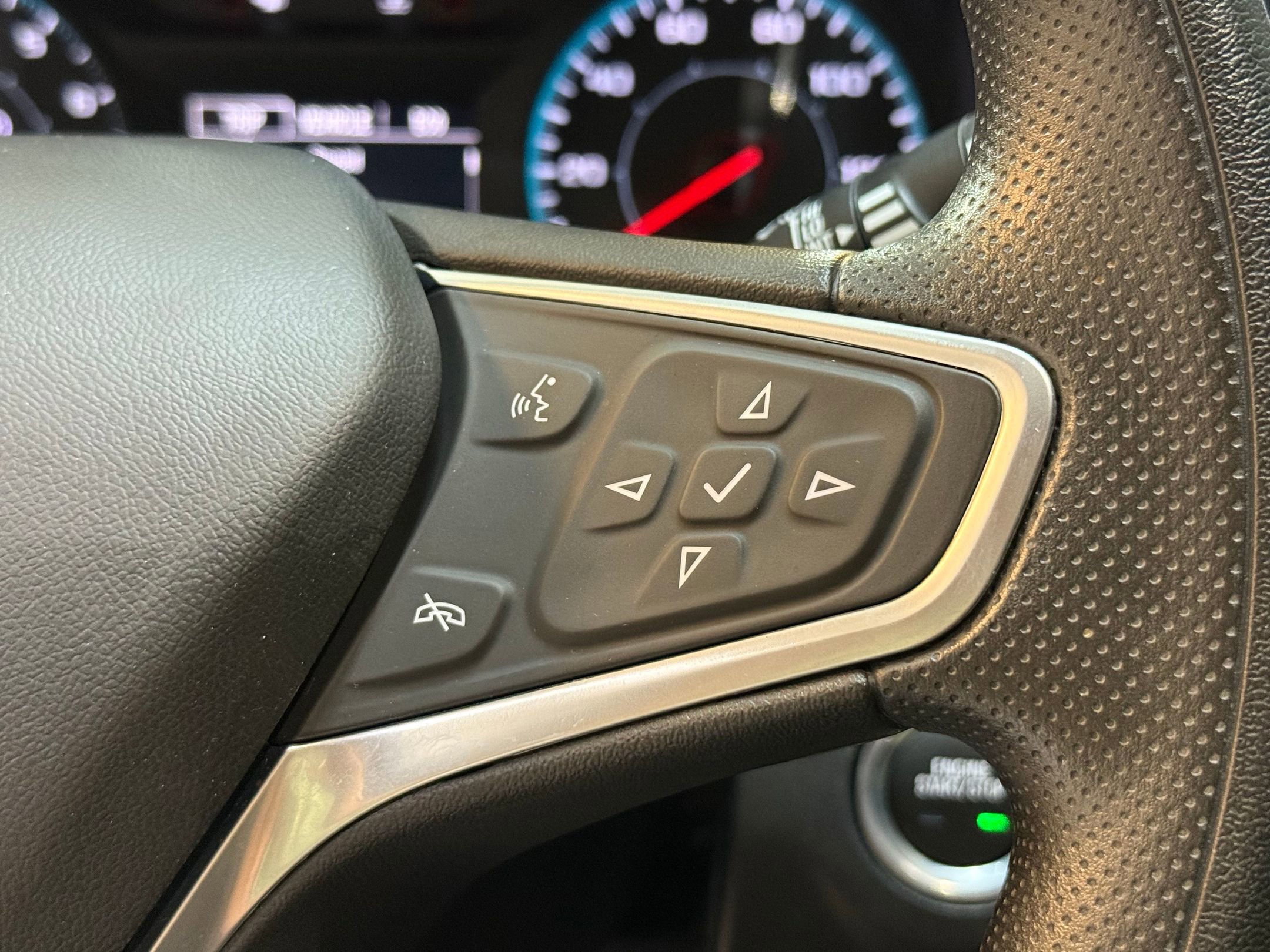 Used 2023 Chevrolet Equinox LS image 23