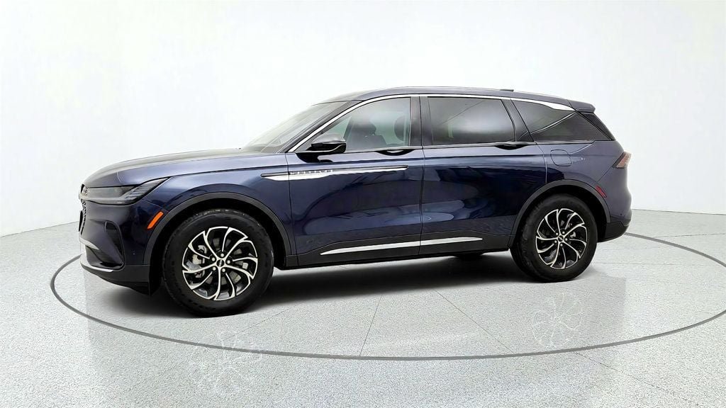 Used 2024 Lincoln Nautilus Premier AWD/4WD image 8