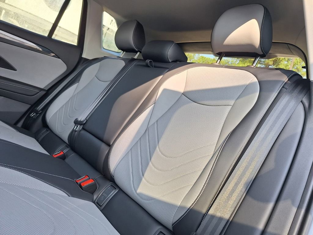 New 2026 Volkswagen Tiguan SE image 22