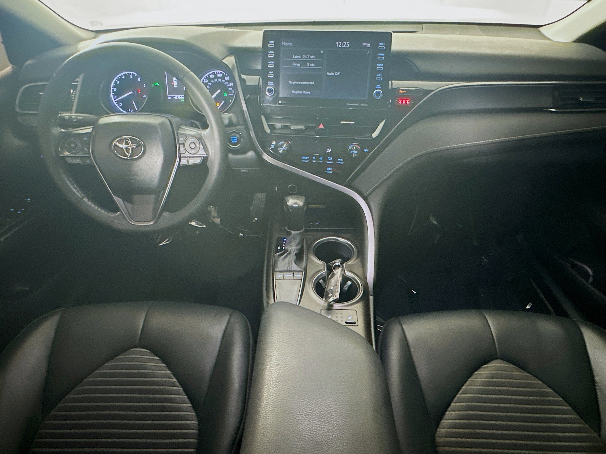 Used 2023 Toyota Camry SE w/ Cold Weather Package FWD image 27