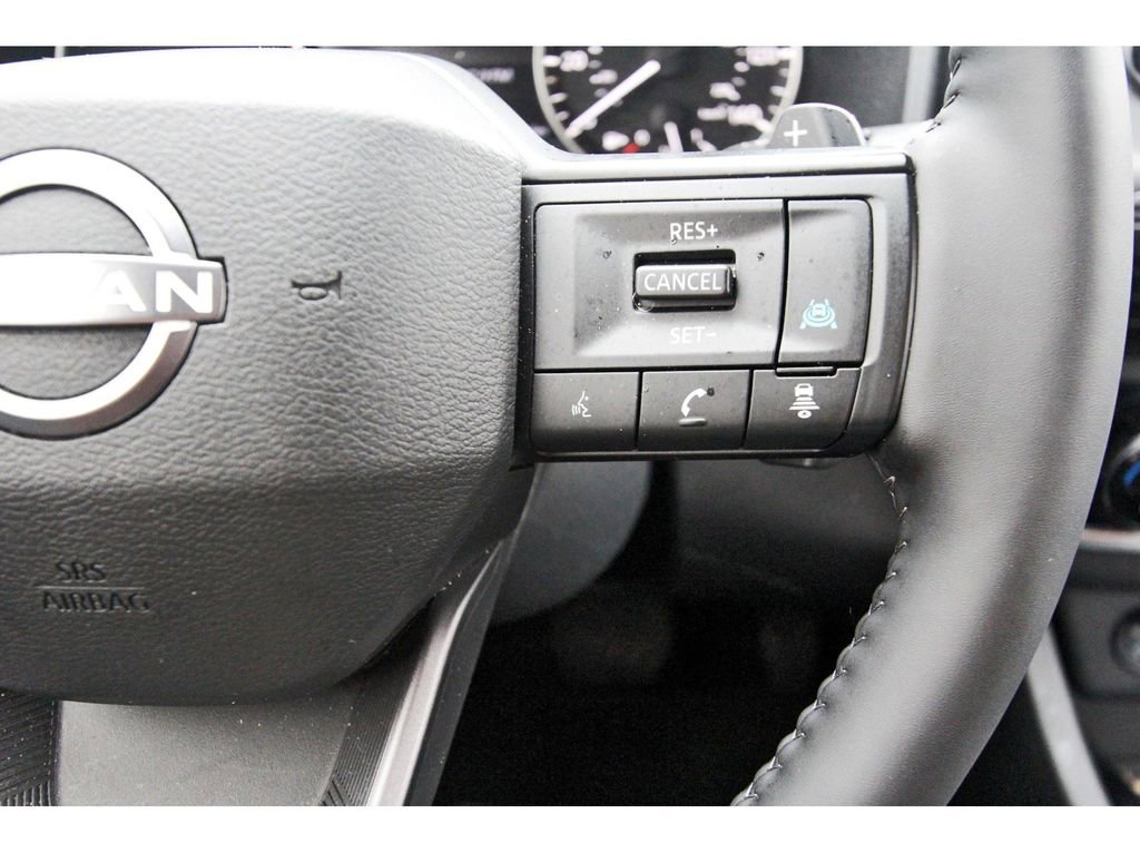 Used 2025 Nissan Rogue SV w/ SV Premium Package FWD image 14