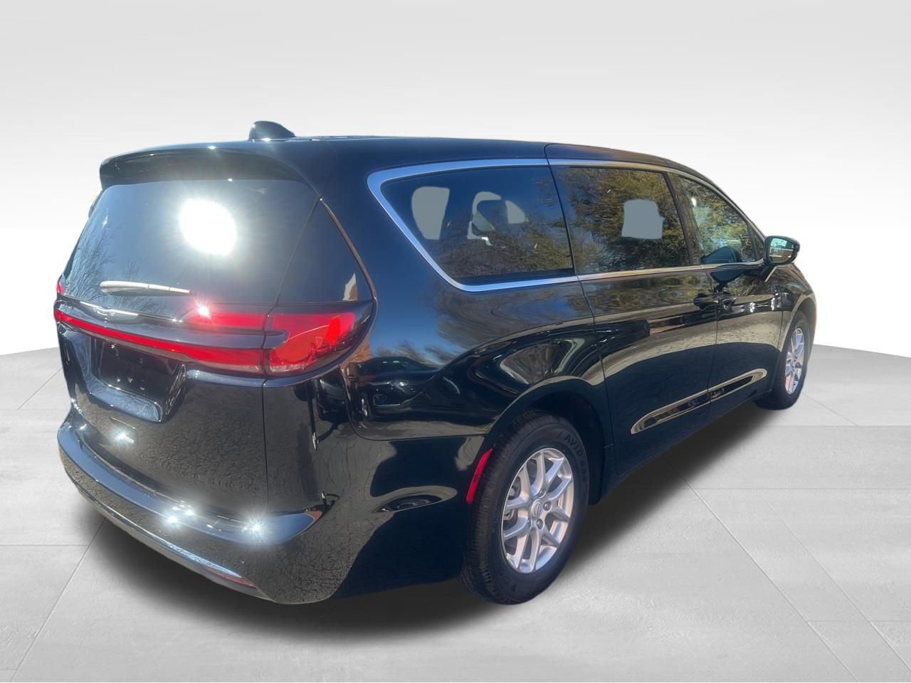 New 2026 Chrysler Pacifica Select FWD image 5