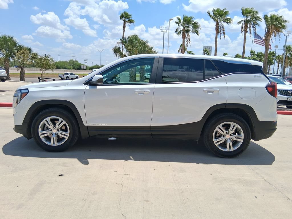 Used 2024 GMC Terrain SLE FWD image 3