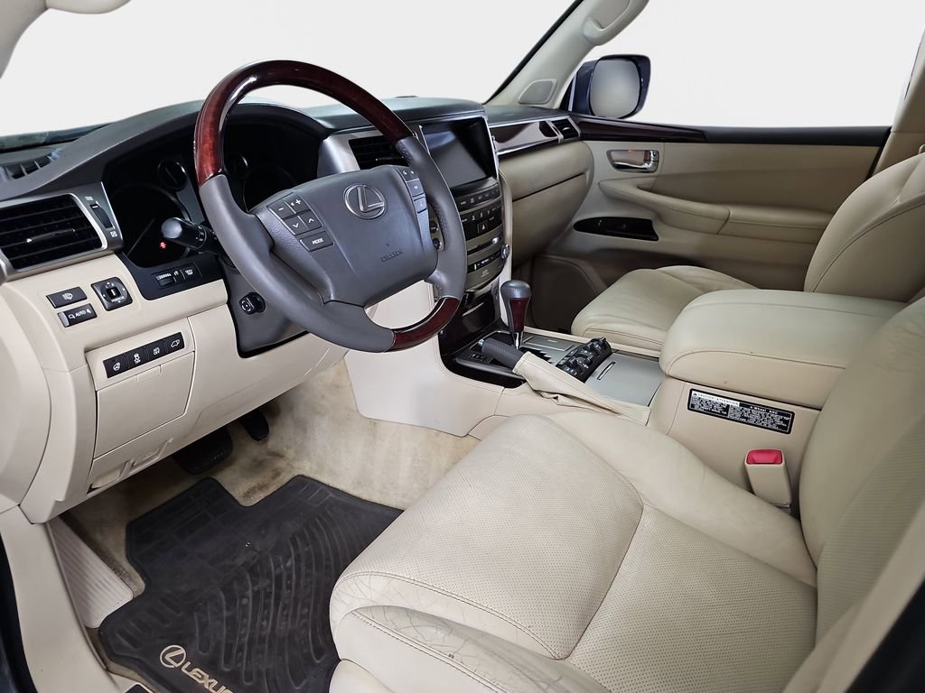 Used 2013 Lexus LX 570 4WD w/ Luxury Pkg image 18