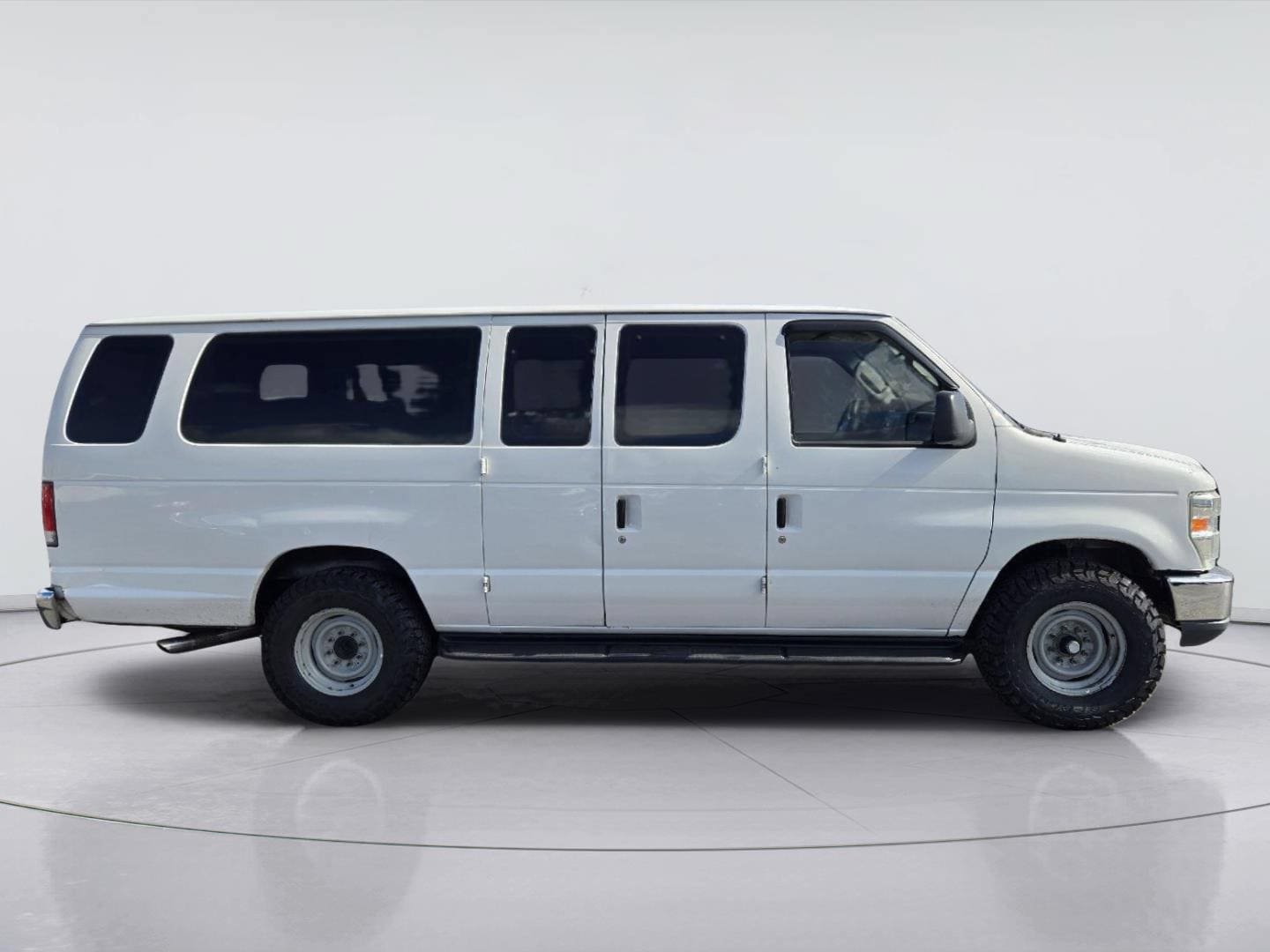 Used 2014 Ford E-350 and Econoline 350 XLT RWD image 4
