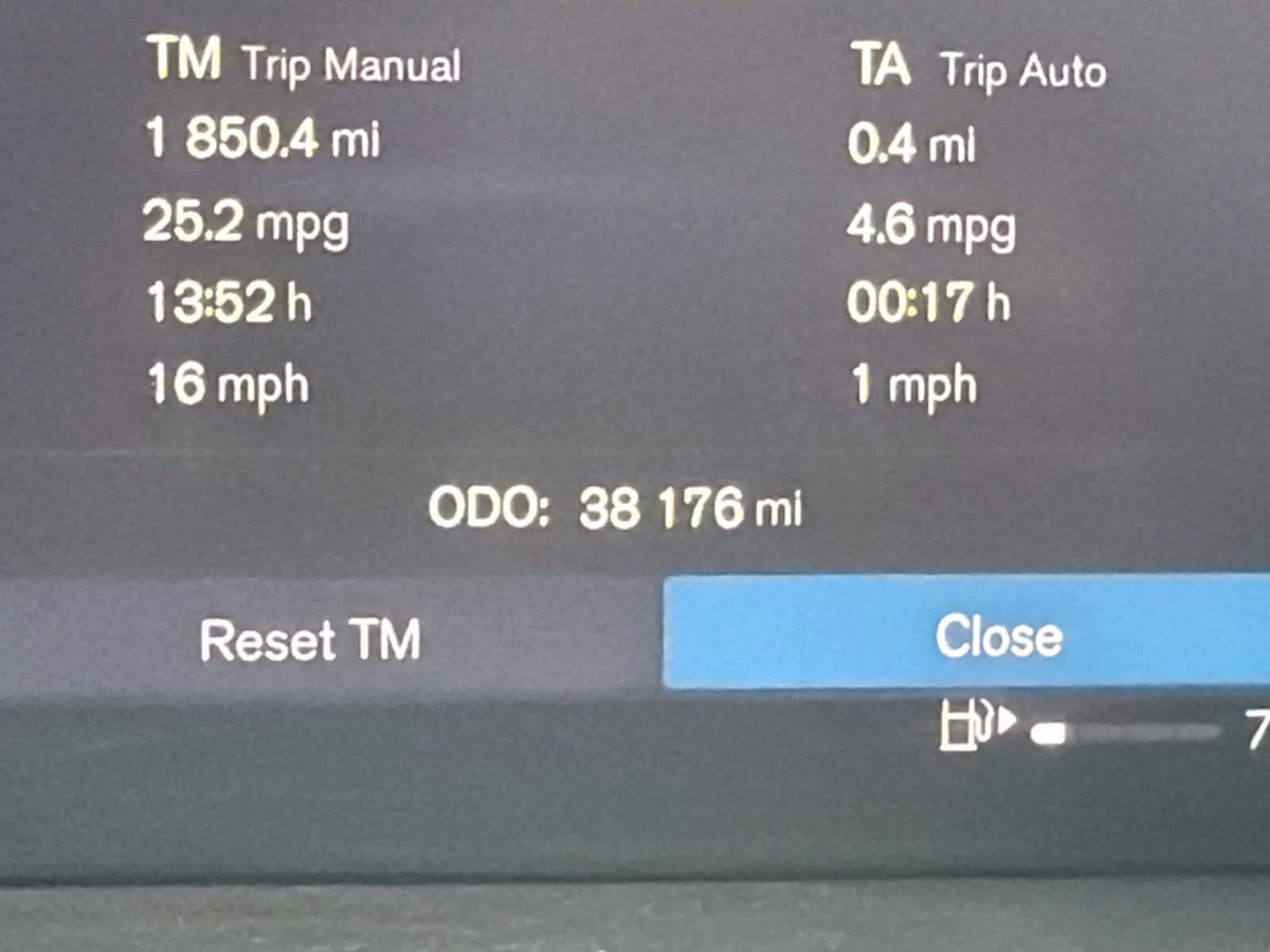 Certified 2023 Volvo XC40 B5 Plus w/ Protection Package Premier image 35