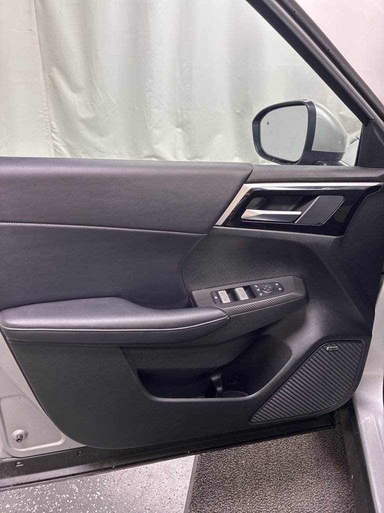 Used 2025 Mitsubishi Outlander AWD image 14
