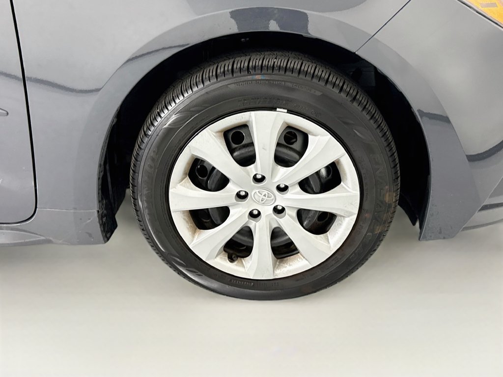 Used 2026 Toyota Corolla LE w/ Carpet Mat Package (TMS) FWD image 32