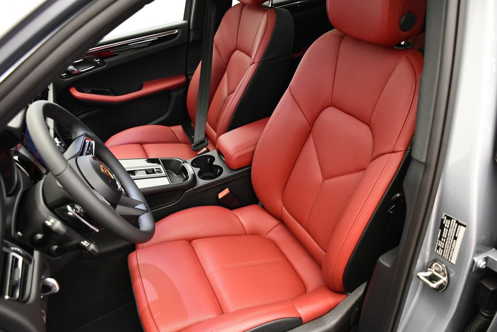 Certified 2026 Porsche Macan AWD/4WD image 40