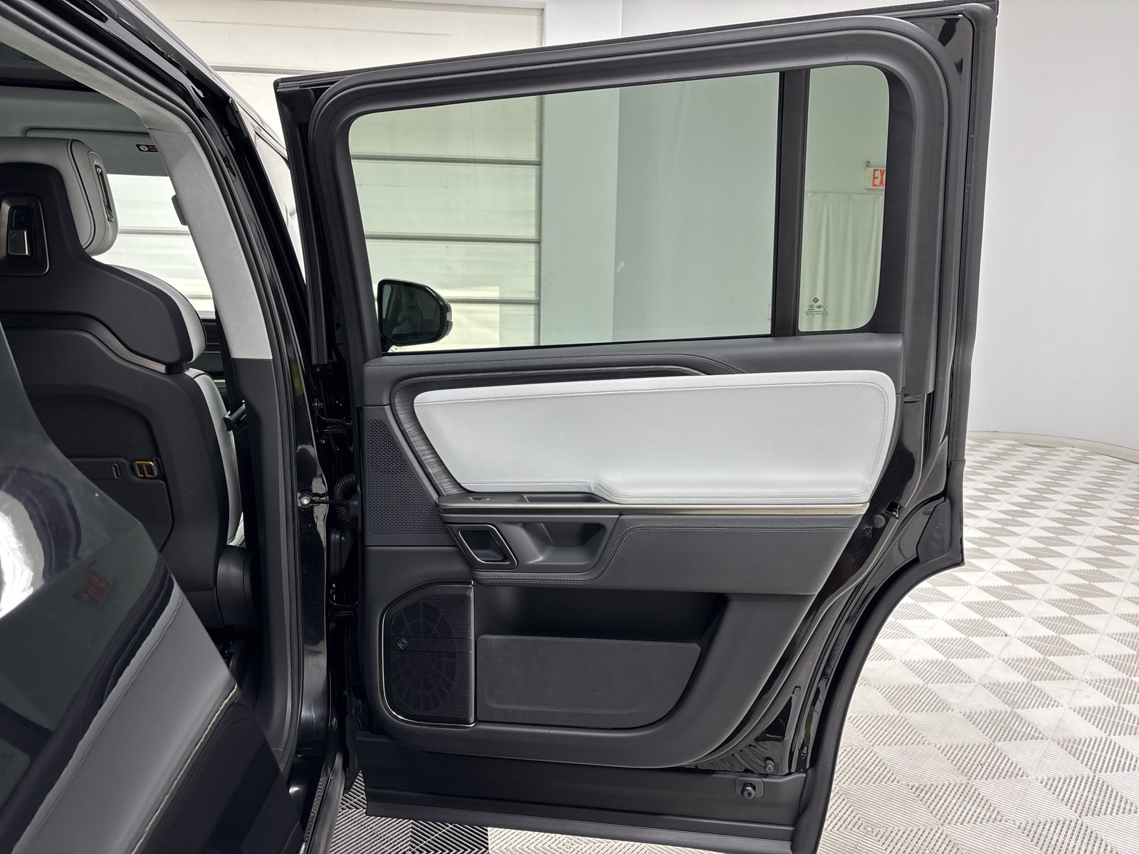 Used 2024 Rivian R1S Adventure AWD/4WD image 19