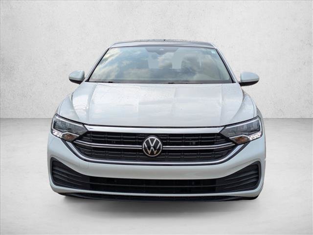Used 2023 Volkswagen Jetta SE FWD image 2