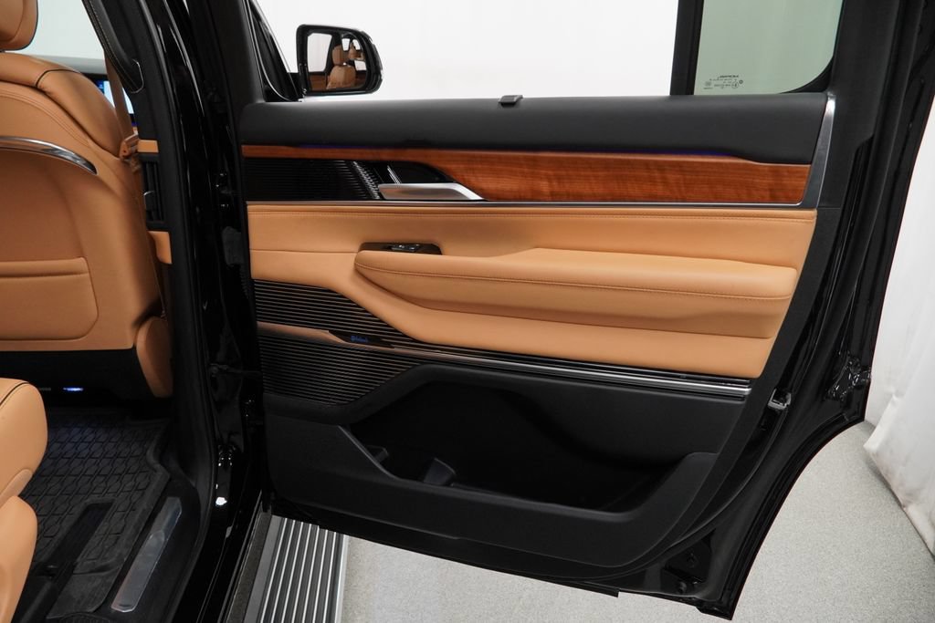 Certified 2024 Jeep Grand Wagoneer Series III w/ Rear Seat Video Group 1 AWD/4WD image 49