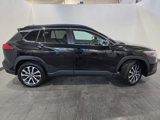 Used 2025 Toyota Corolla Cross XLE image 6