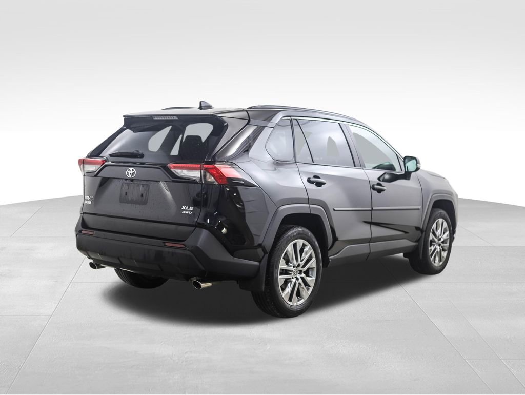 Used 2023 Toyota RAV4 XLE Premium image 5