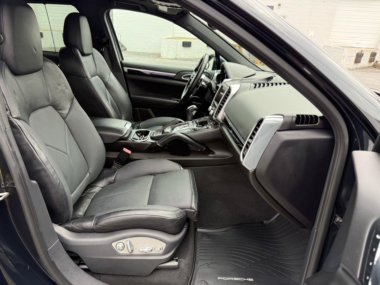 Used 2016 Porsche Cayenne S AWD/4WD image 29