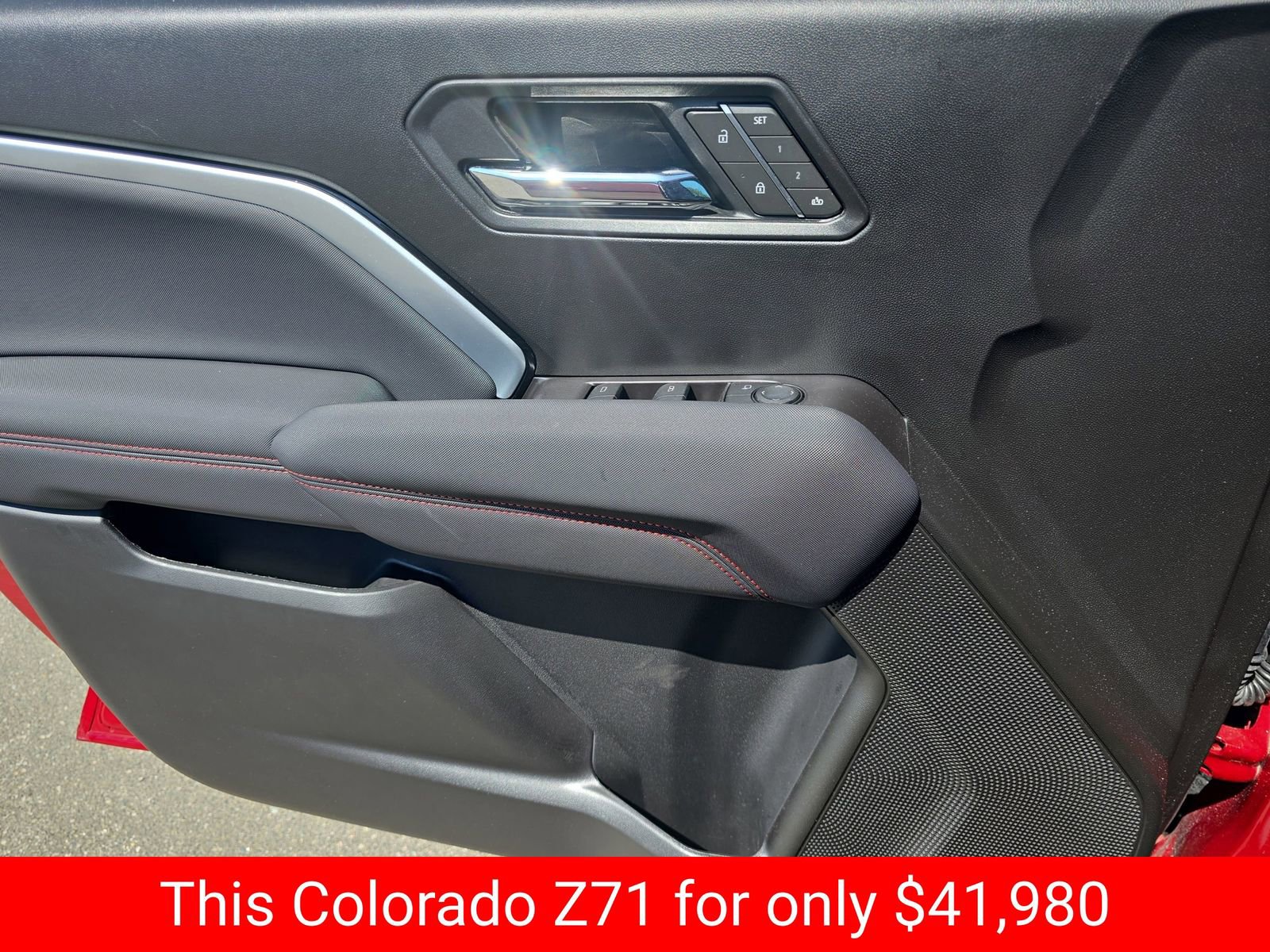 Used 2025 Chevrolet Colorado Z71 w/ Z71 Convenience Package 2 image 32