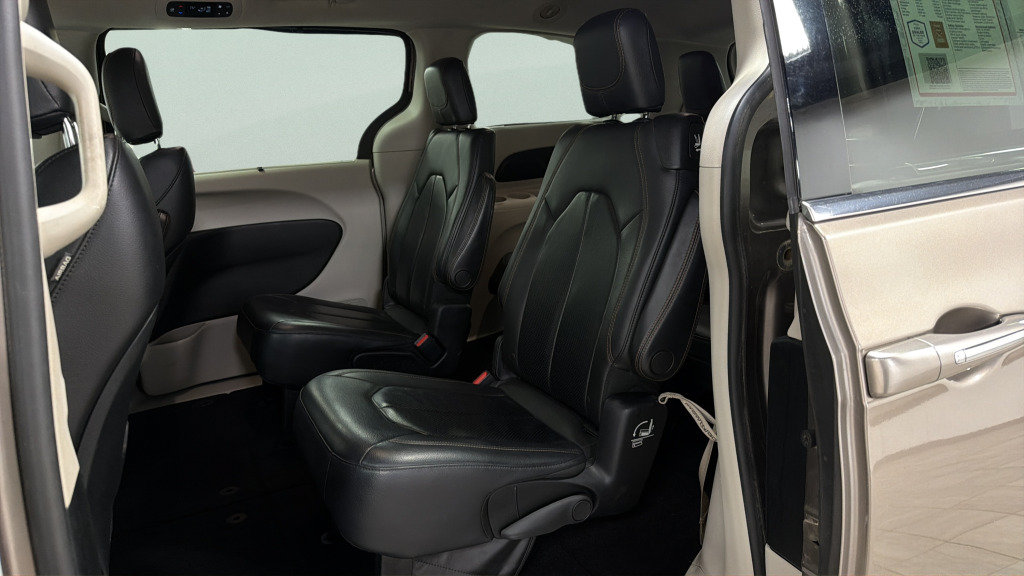 Used 2018 Chrysler Pacifica Touring-L FWD image 33