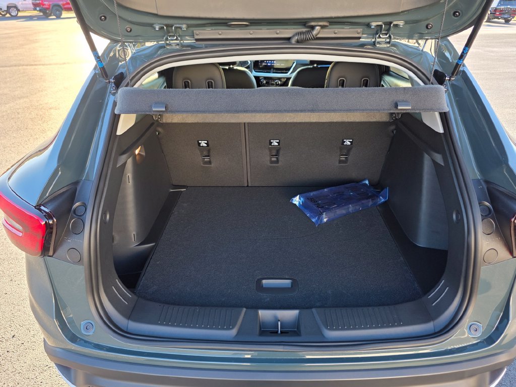 New 2026 Chevrolet Trax LT w/ LT Convenience Package FWD image 9