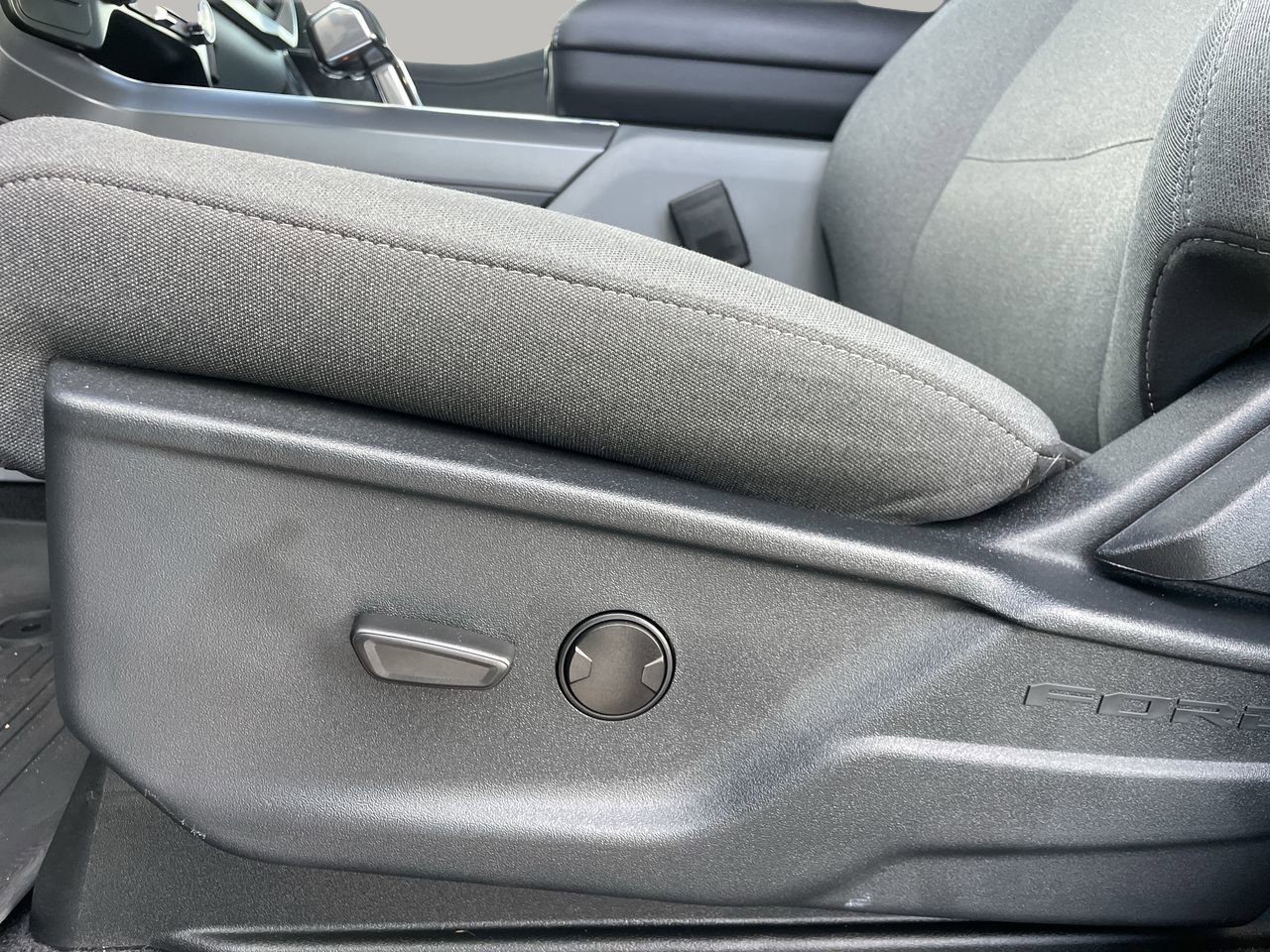 Used 2025 Ford F150 Lightning XLT image 20