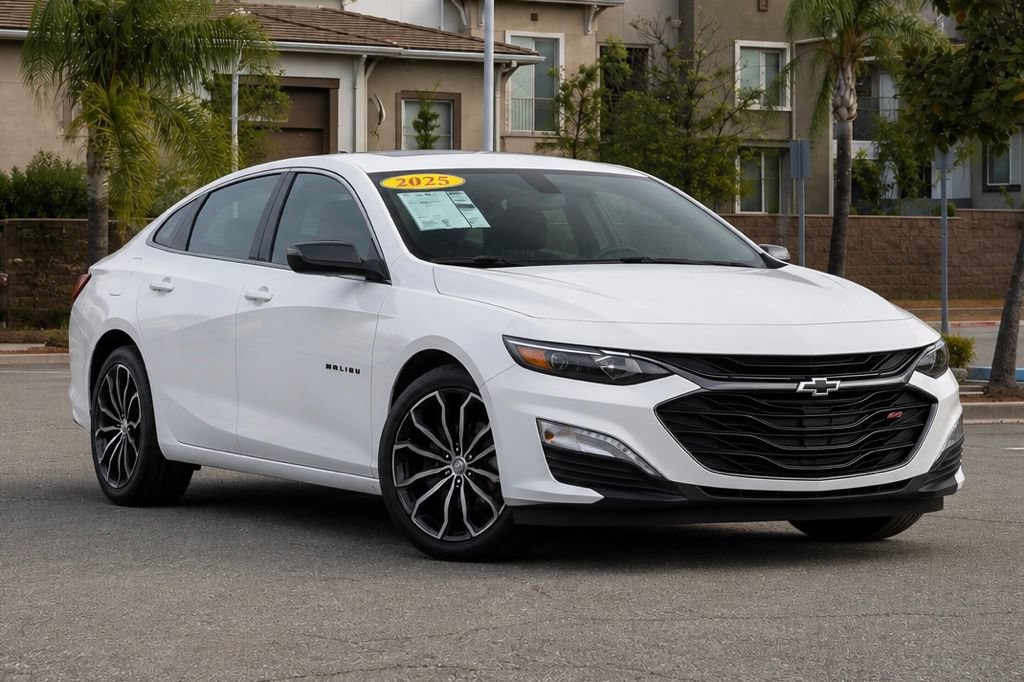 Used 2025 Chevrolet Malibu RS FWD image 12