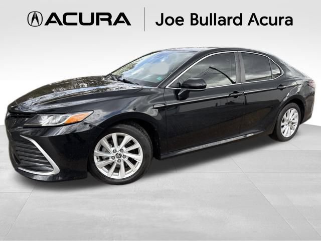 Used 2022 Toyota Camry LE image 1