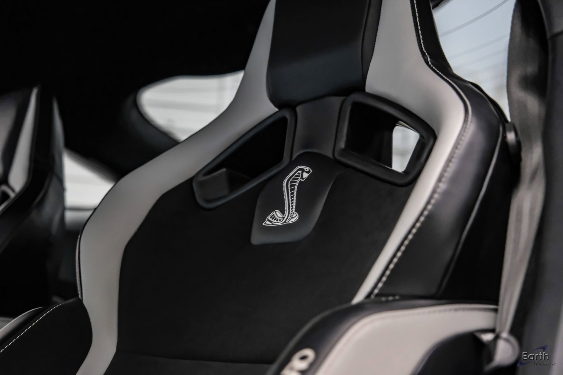 Used 2021 Ford Mustang Shelby GT500 w/ Carbon Fiber Track Pack RWD image 38