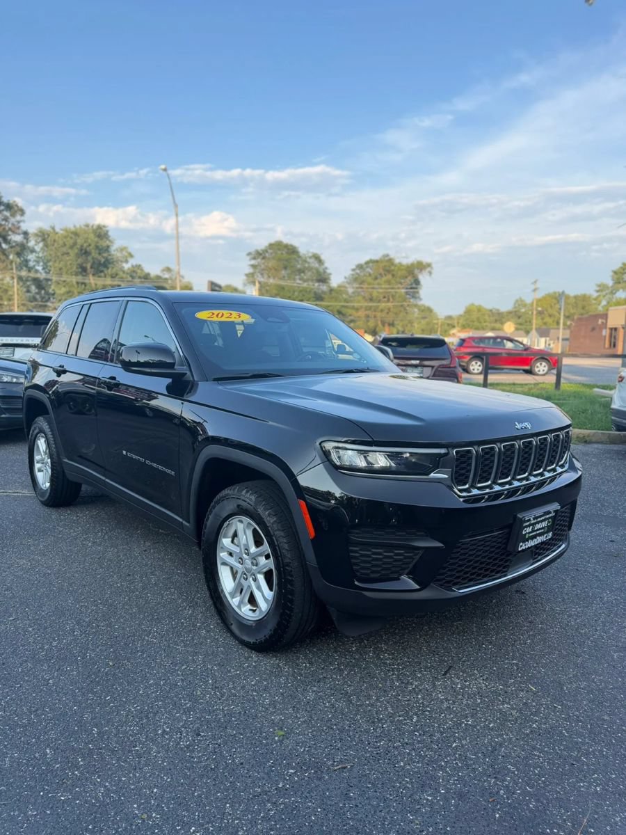 Used 2023 Jeep Grand Cherokee Laredo AWD/4WD image 6