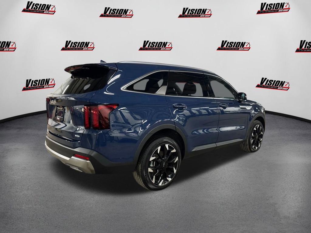 Certified 2025 Kia Sorento EX w/ Panoramic Sunroof Package image 5