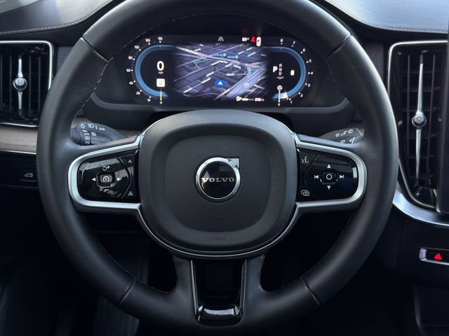 Used 2025 Volvo XC90 B6 Plus AWD/4WD image 13