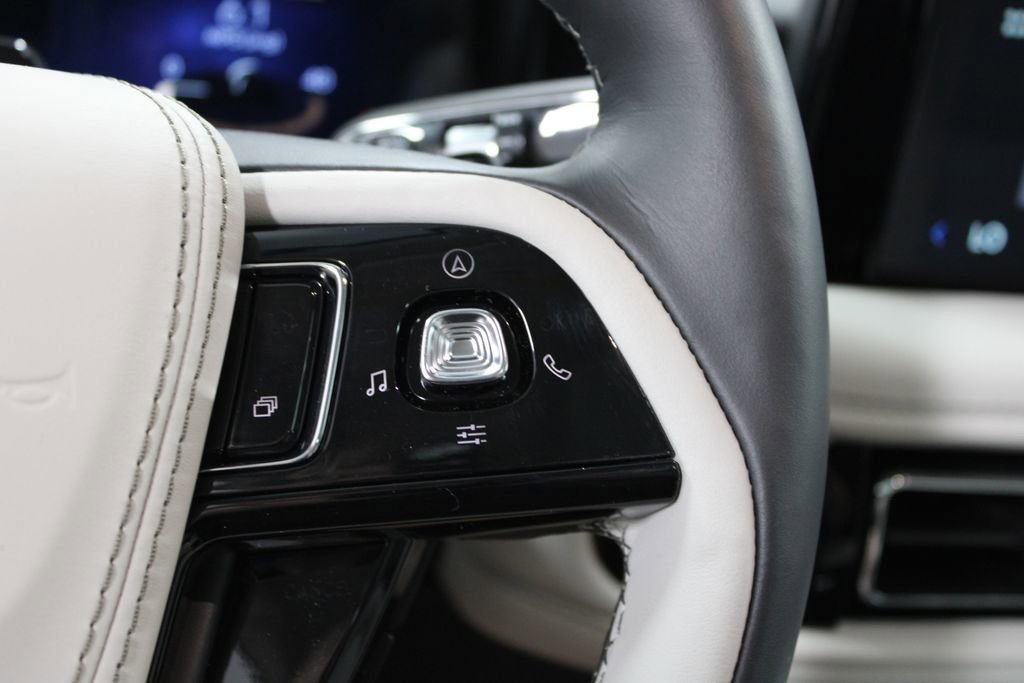 New 2025 Lincoln Aviator 2WD w/ Equipment Group 101A image 40