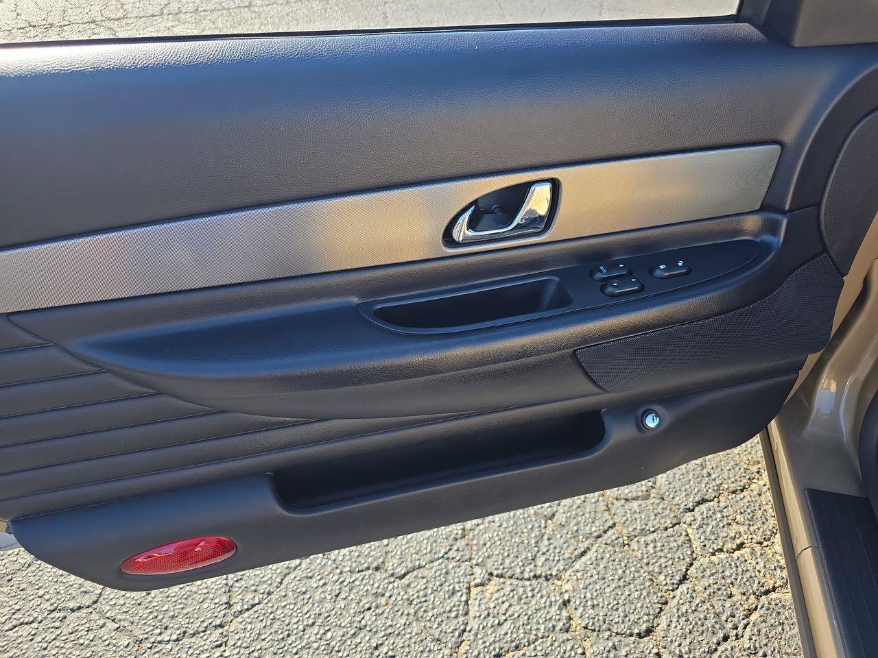 Used 2005 Ford Thunderbird RWD image 5