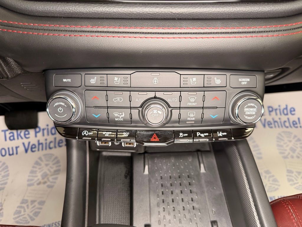 Used 2025 Dodge Durango GT AWD/4WD image 17