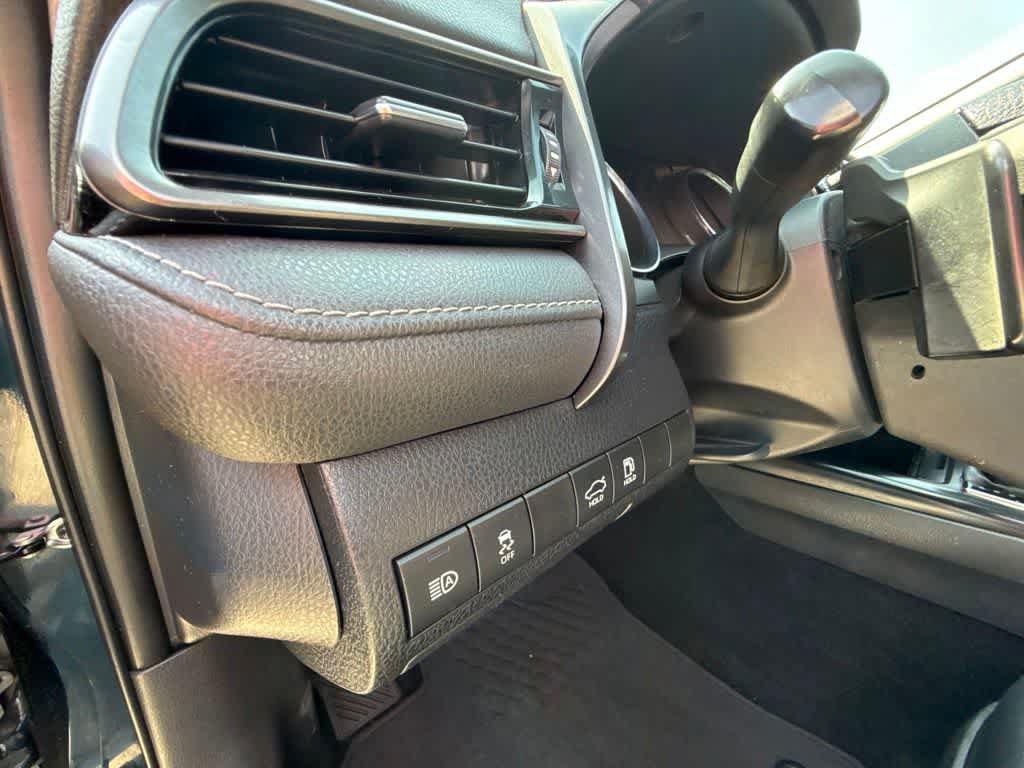Used 2020 Toyota Camry SE w/ Convenience Package FWD image 16