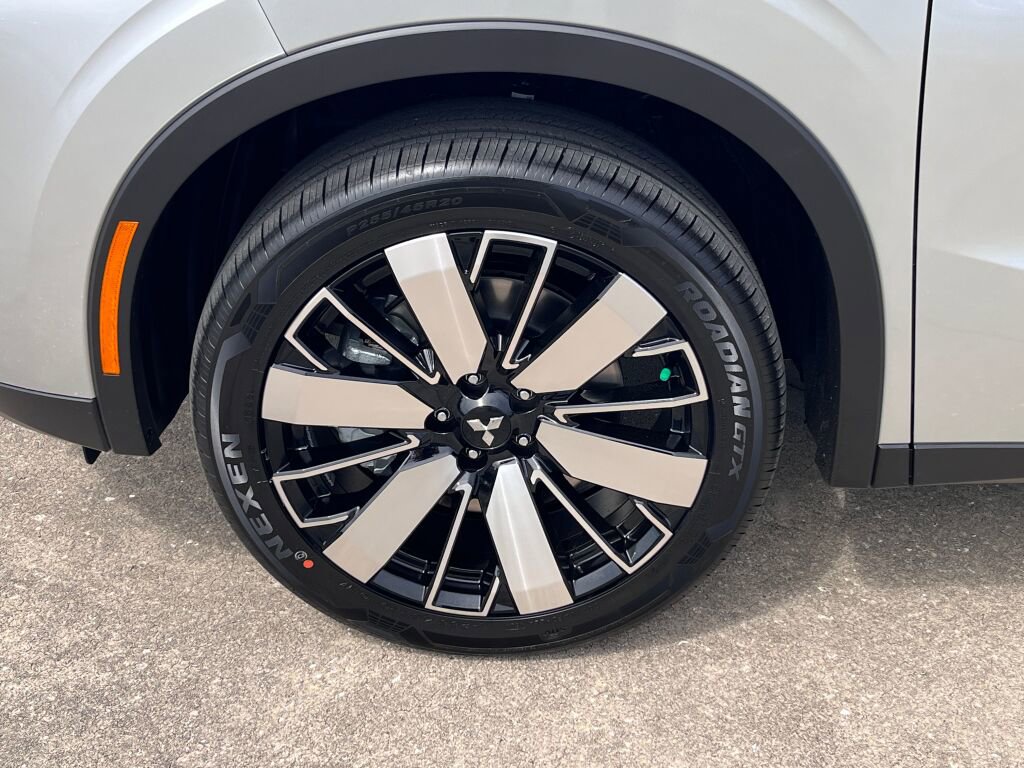 New 2025 Mitsubishi Outlander SE image 10