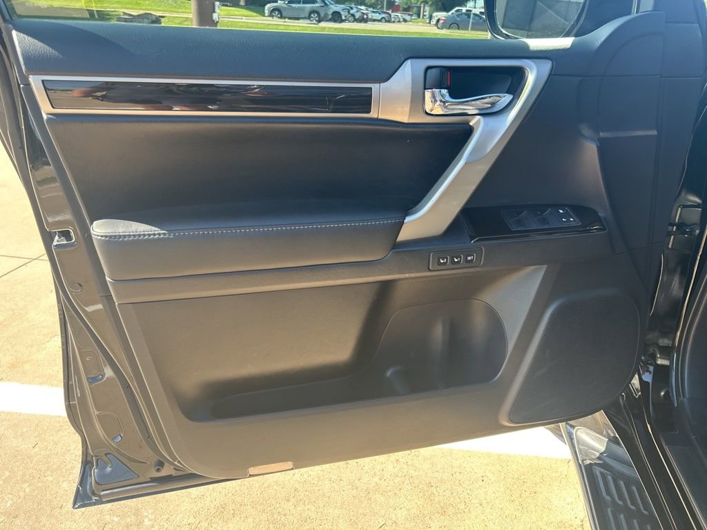 Used 2014 Lexus GX 460 AWD/4WD image 16