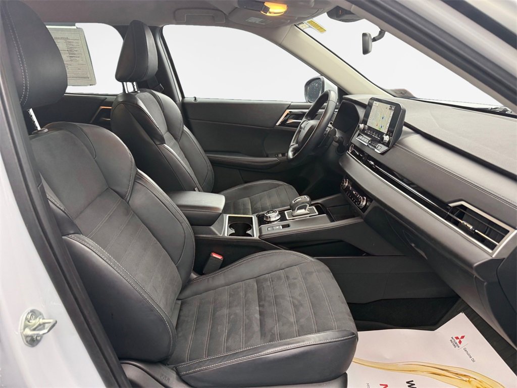 Used 2022 Mitsubishi Outlander SE image 25