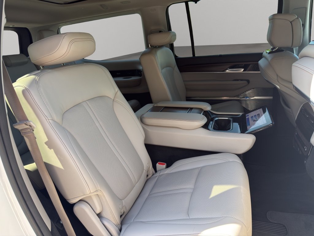 Used 2022 Jeep Grand Wagoneer Series I AWD/4WD image 17