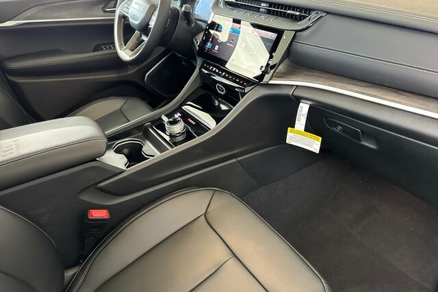 New 2026 Jeep Grand Cherokee Limited w/ Limited Altitude Package AWD/4WD image 13