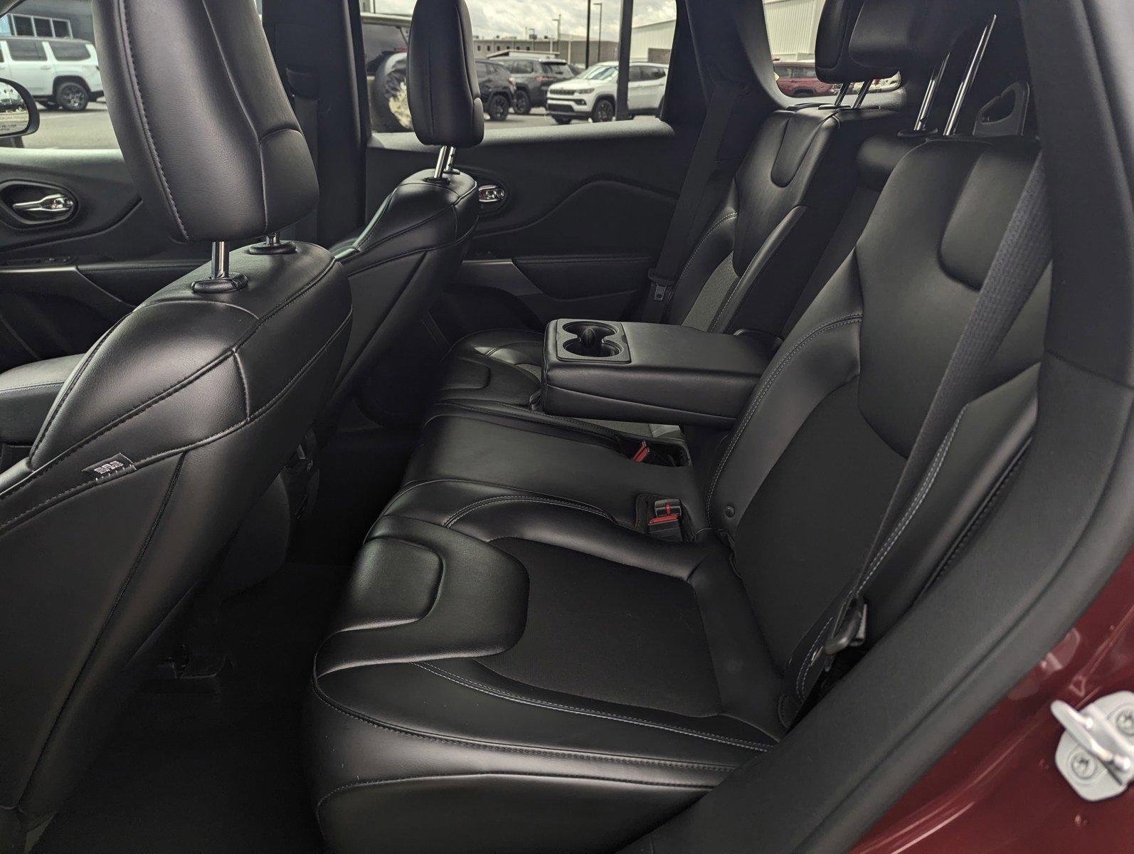 Used 2019 Jeep Cherokee Latitude Plus FWD image 8
