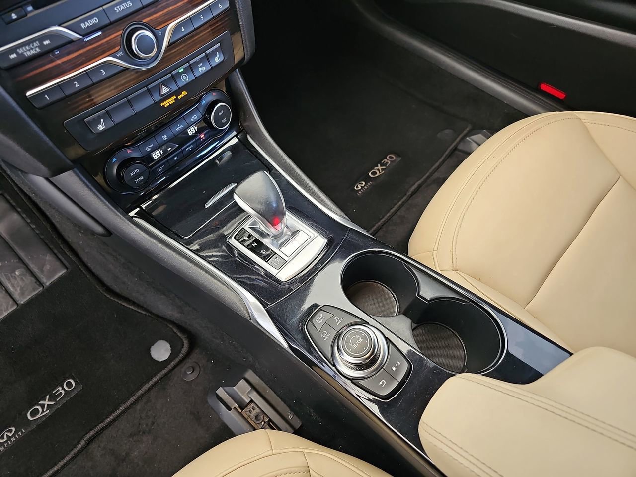 Used 2017 INFINITI QX30 Premium w/ Navigation Package image 29