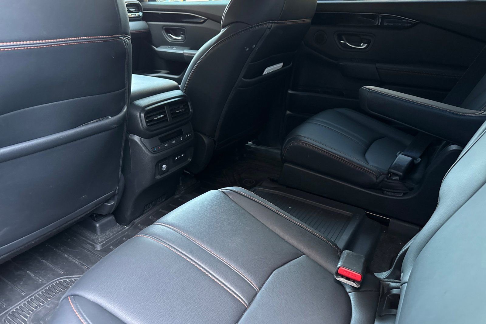 Used 2024 Honda Pilot TrailSport image 8