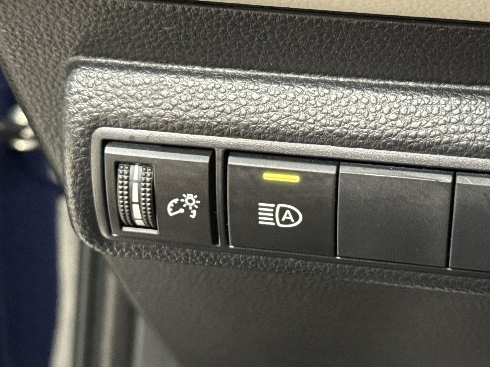 Used 2025 Toyota Corolla LE FWD image 37